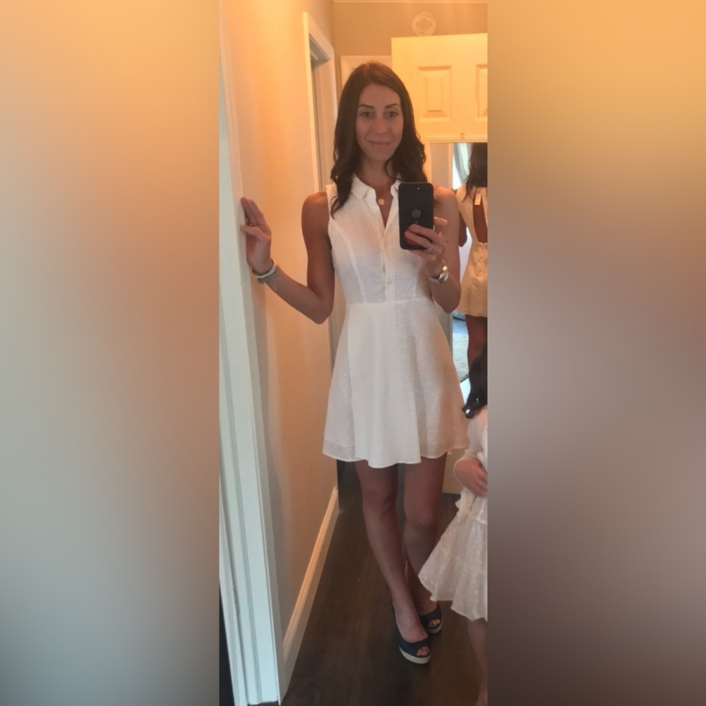BCBGeneration Beautiful White collared Button-up Eyelet Mini Dress w/cut out Bck